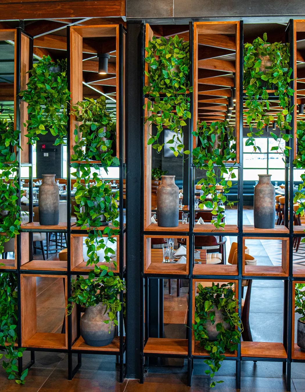 Zona 55 Urban Kitchen — dining room